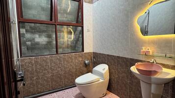 Luxury Studio, Balcony | Bathroom | Free toiletries, hair dryer, slippers, towels