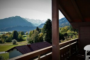 A balcony with a view of a mountainous landscape. - Alpenflair holiday apartment 230 (Oberstdorf)