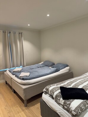 Room - Luxury 2-bedroom cinema apartment in peaceful Soereidgrend (Soereidgrend)