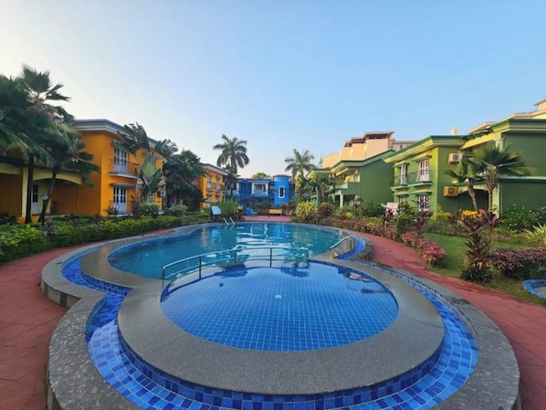 Unclassified image, 1 of 19, button - Reliance sea mist (Morgoa)