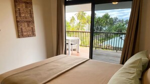 4 bedrooms, desk, free WiFi, bed sheets - Beach & Pool - Central Maharepa - Villa Tepua (MOOREA)