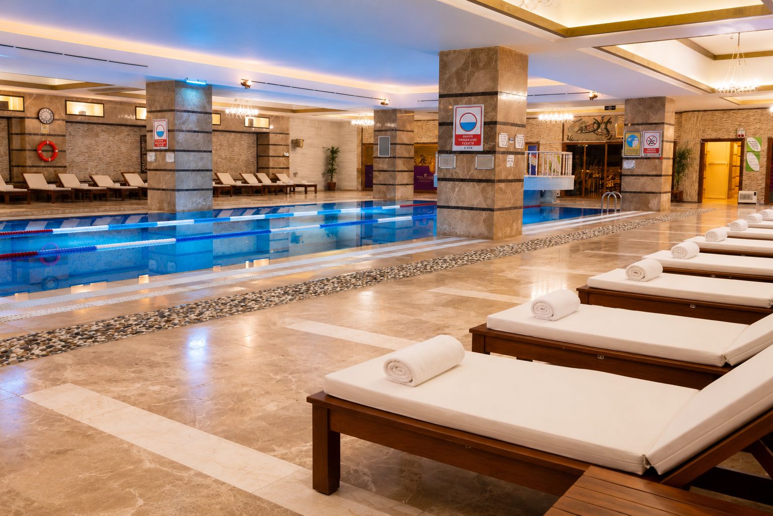 2 piscinas cubiertas