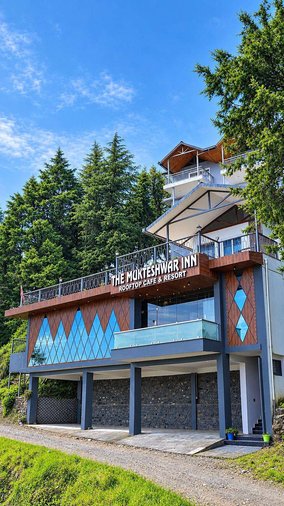 A building with a sign reading 'The Mukteshwar Inn Rooftop Cafe & Resort'.