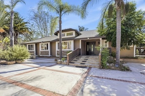 House, 5 Bedrooms | Exterior - Divine Estate (Valley Center)