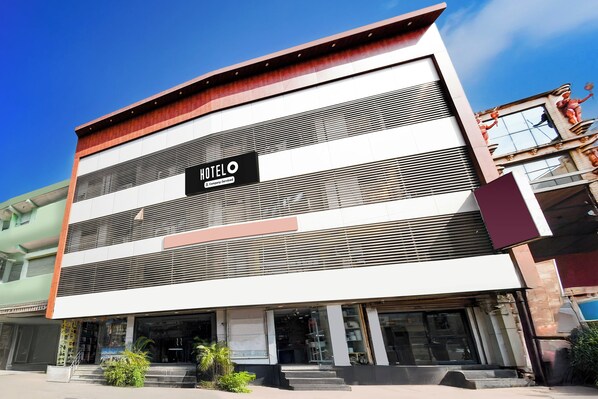 A modern hotel building with a prominent sign, large windows, and a flat roof. - Hotel O Raipur formerly Hotel Okasu (Raipur)