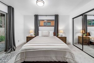 House, Multiple Beds, Fireplace, Mountain View (Margaret Manor) | 3 bedrooms, individually decorated, individually furnished, bed sheets