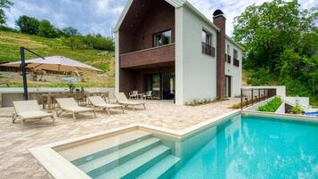 Villa (Two Bedroom Villa with Swimming Pool) | Zwembad | Een buitenzwembad
