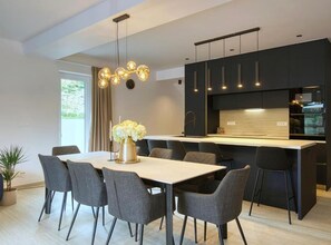 Biệt thự (Two Bedroom Villa with Swimming Pool) | Phòng ăn