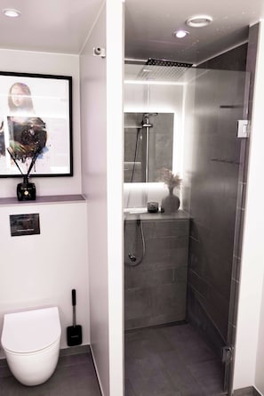 Bathroom - Vrbo Property (Copenhagen)