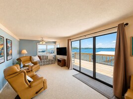 Casa, varias camas, cocina (Waters Edge) | Zona de estar