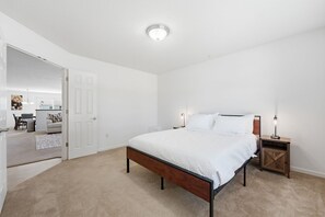 Room - Spacious 4BR Retreat Near Sweetwater & Hospitals (Fort Wayne)