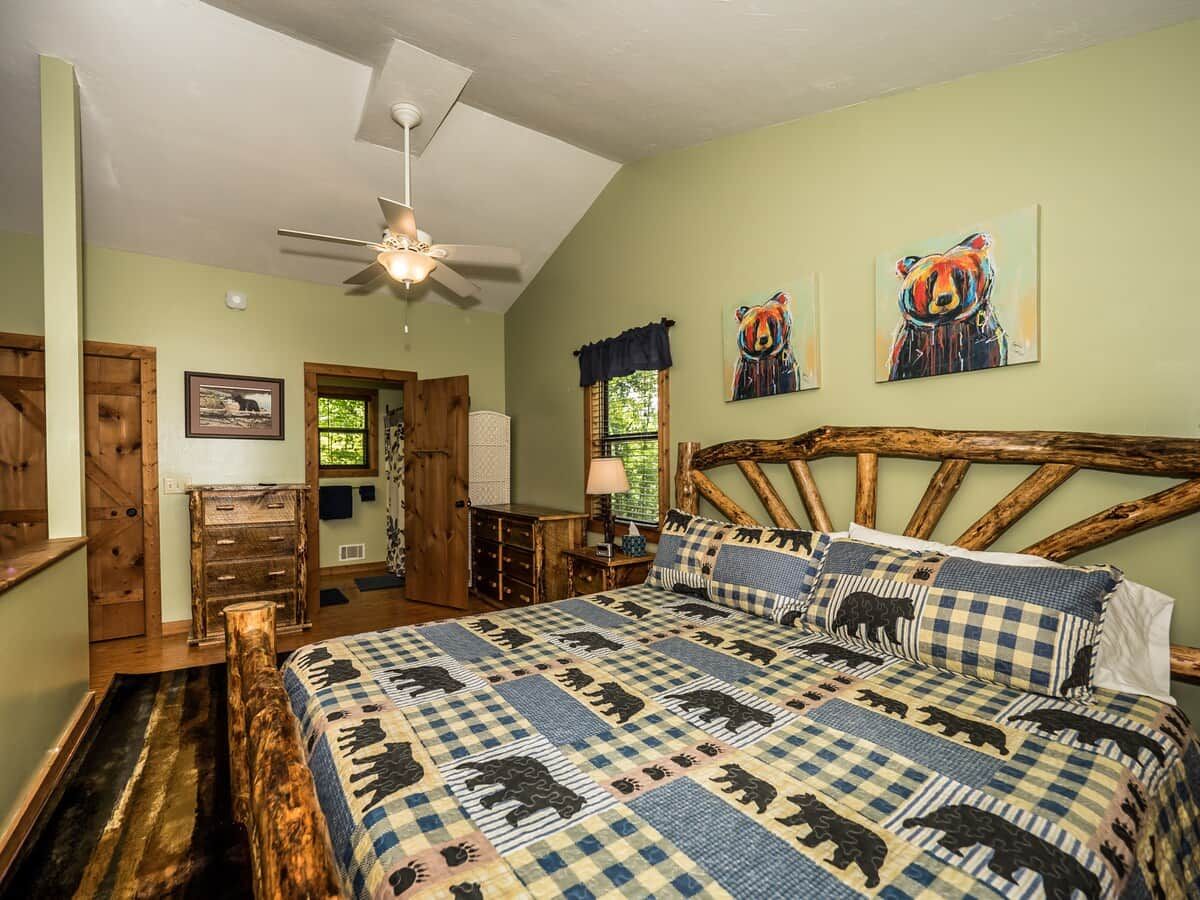 3 bedrooms, iron/ironing board, travel crib, WiFi (free)