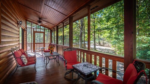 Mountain Hideaway, Downtown, Hot tub, Fenced yard!
