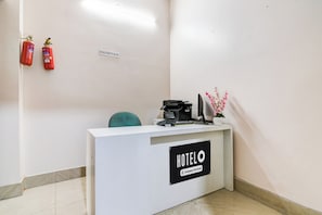 A reception desk with a sign that reads 'HOTELO Company-Serviced.' - Super Hotel O Jessore Road Kolkata (Barakpur)