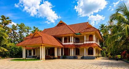 A Five Bedroom Apartment With Traditional Look and Beautyfull Grden.