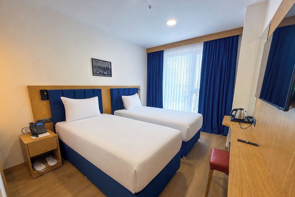 Superior Twin Room, City View | Desk, iron/ironing board, free WiFi