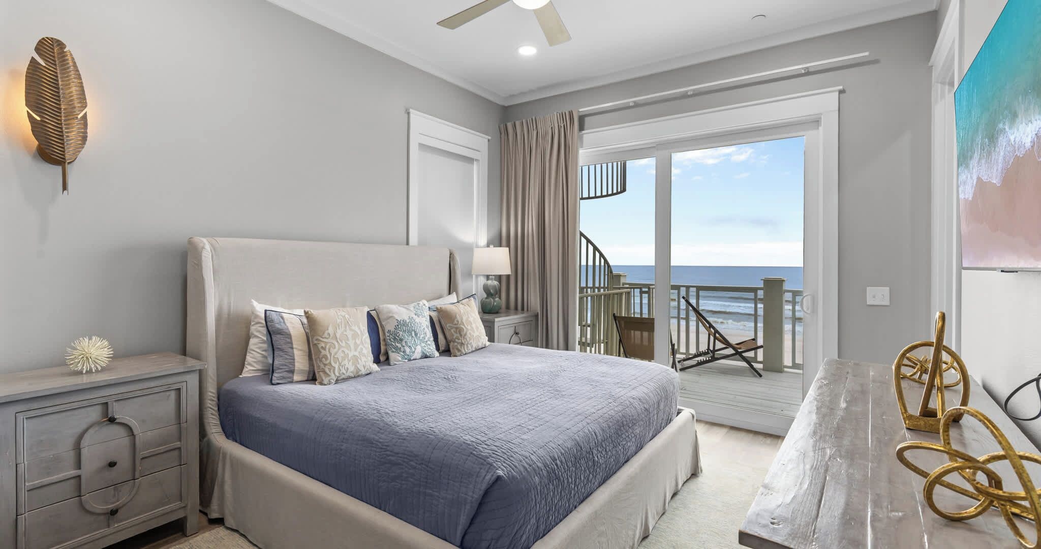 Rumah, Beberapa Tempat Tidur, pemandangan samudra (Ocean-View Home) | 7 kamar tidur, meja kerja, dan didekorasi berbeda-beda