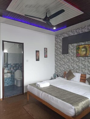 Deluxe Double Room, Balcony, Mountain View - Kedar kantha (Guptkashi)