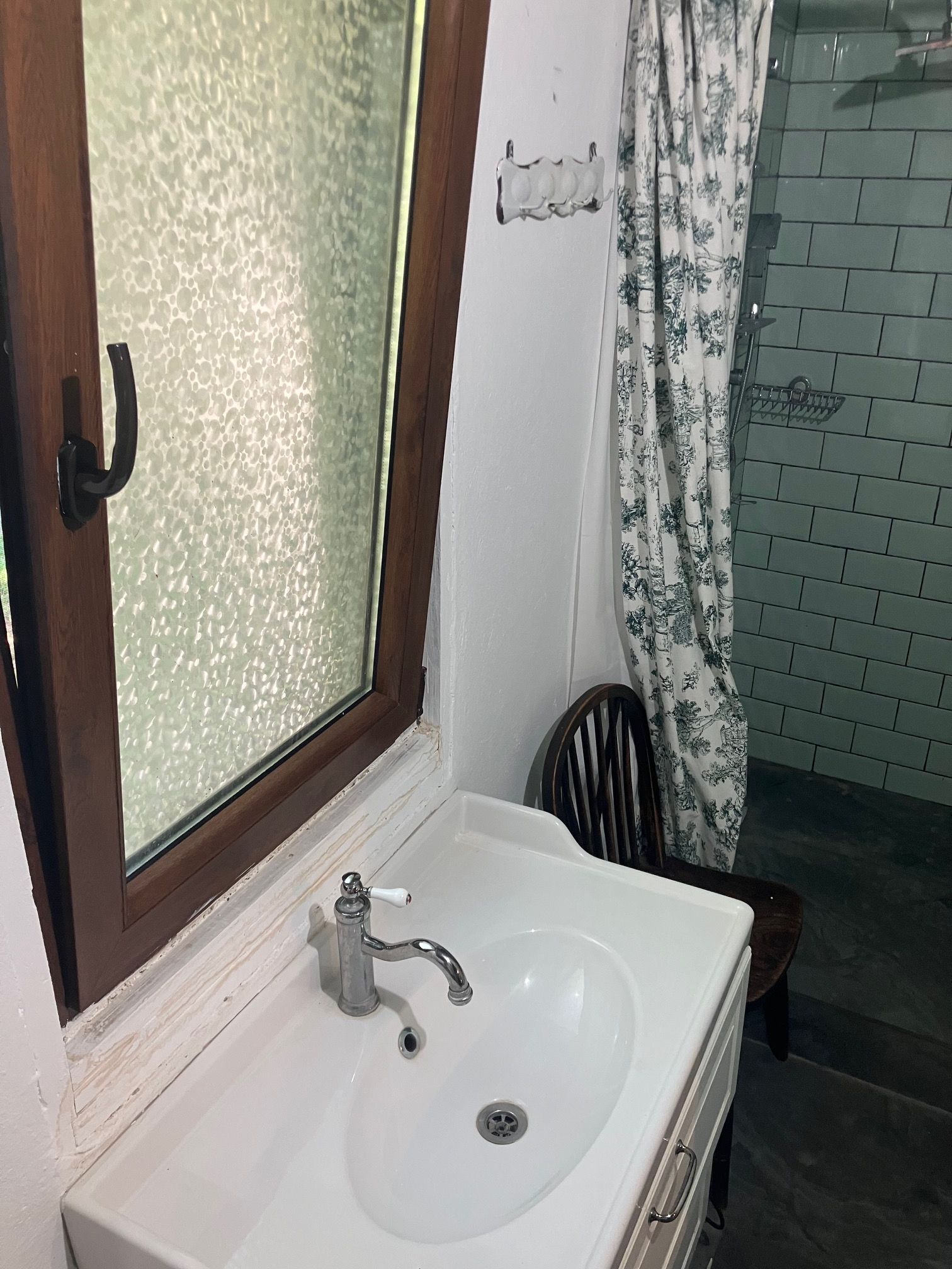 Shower, towels, soap, toilet paper