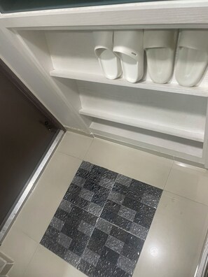 Unclassified image, 5 of 8, button - luckygusthouse (bupyeong-dong)