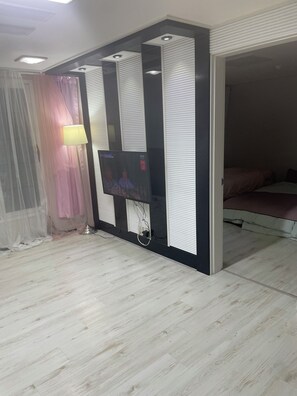 Unclassified image, 4 of 8, button - luckygusthouse (bupyeong-dong)