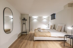 A modern bedroom with a large bed, a wardrobe, a mirror, and a floor lamp. - Villa Tigre | Private Sauna/Heated Spa (Quatzenheim)