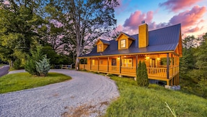 Unclassified image, 3 of 63, button - Bougie Bear Den by Colonial Properties (Sevierville)