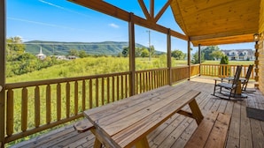 Unclassified image, 2 of 63, button - Bougie Bear Den by Colonial Properties (Sevierville)