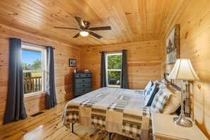 Room - Bougie Bear Den by Colonial Properties (Sevierville)