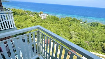 Standard Condo, Balcony, Sea View | Property grounds