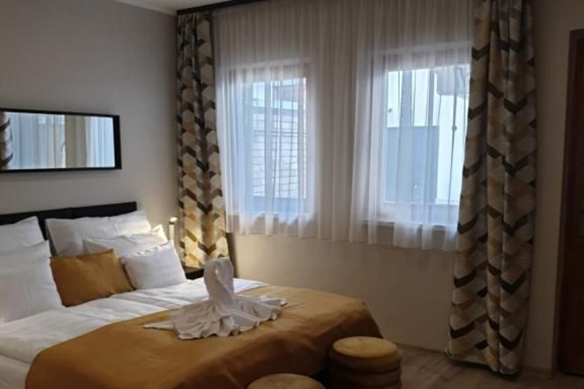 In-room safe, desk, iron/ironing board (on request), WiFi (free)