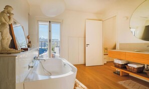 Bathroom - A PERFECT BLEND OF COMFORT, STYLE & SOPHISTICATION- SAINT GERMAIN (Paris)