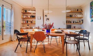 Dining - A PERFECT BLEND OF COMFORT, STYLE & SOPHISTICATION- SAINT GERMAIN (Paris)