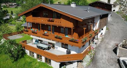 Stunning villa for 14 guests with WIFI, TV and balcony