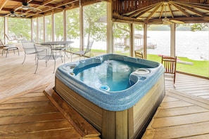 A hot tub on a wooden deck with outdoor furniture and a view of a lake. - Weiss Lake Group Retreat w/ Hot Tub & Fire Pit (Cedar Bluff)