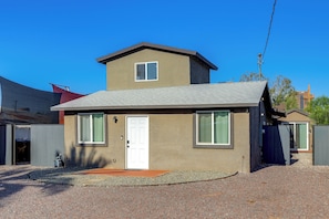 A single-story house with a gabled roof, a front door, and two windows. - Phoenix Studio Near Downtown w/ Step-free Entry (Phoenix)