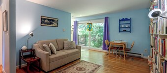 6 Mi to Uconn Health: Cozy Condo w/ Balcony