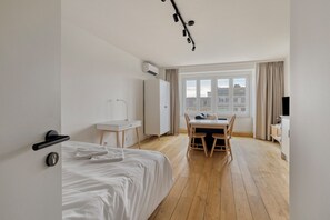 Unclassified image, 5 of 7, button - Modern, light-filled studio in the center of Leuven. (Leuven)