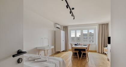 Modern, light-filled studio in the center of Leuven.