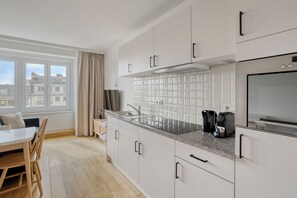 Private kitchen - Modern, light-filled studio in the center of Leuven. (Leuven)