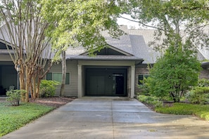 A residential house with a front entrance, a driveway, and a well-maintained lawn. - 1 Mi to Beach! Golfers Paradise on Pawleys Island (Pawleys Island)