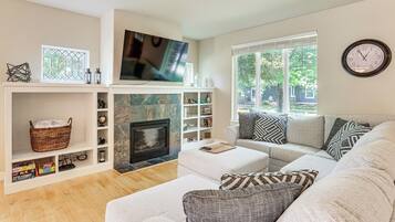 House (3 Bedrooms) | Front of property