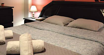 City Center Apartment - Spacious & Bright