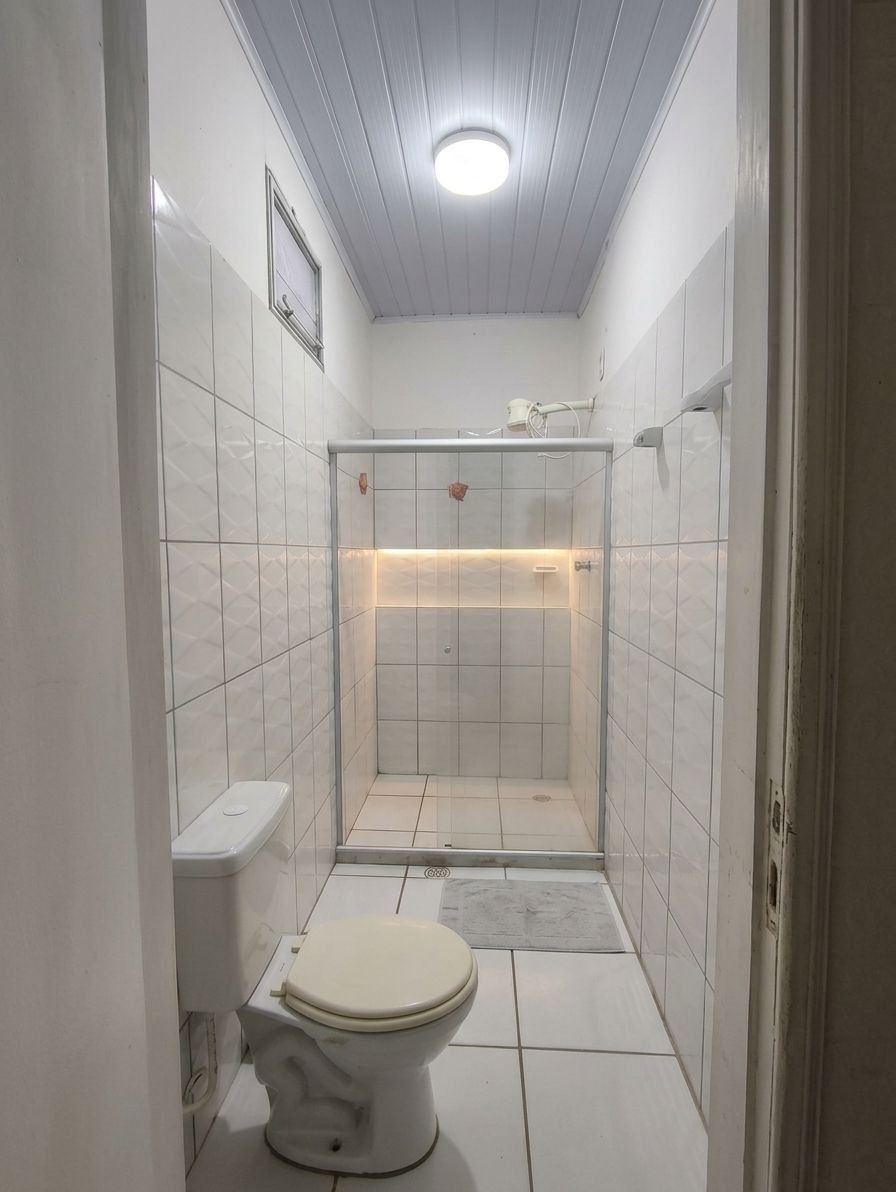 Basic Apartment | Bathroom | Shower