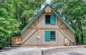 Exterior - Skyline Cabin: Sunsets, Silence & Stunning Views (Gatlinburg)