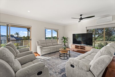 Hervey Bay Coastal 4-bed Family House Near Beach