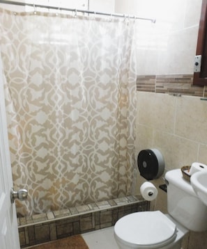 Casa Comfort, no fumadors, vistes al jardí | Bany