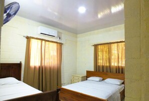 Casa Comfort, no fumadors, vistes al jardí | Cortines opaques, planxa i posts de planxar i wifi gratuïta 