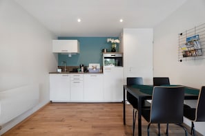 Dining - Apartment 'Gîte Au Martin Pêcheur Côté Jardin' with Private Terrace, Shared Garden and Wi-Fi (Plobsheim)