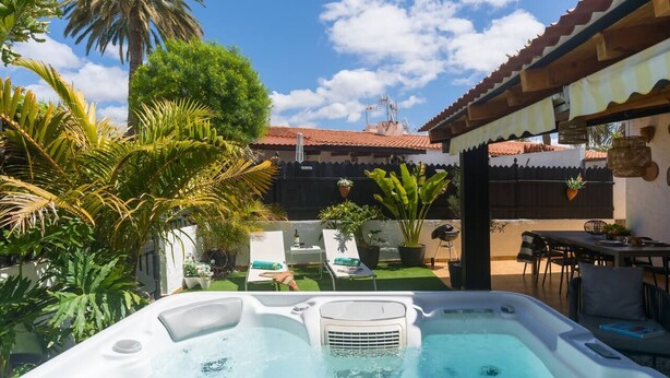 Unclassified image, 1 of 38, button - Vrbo Property (Sonneland (Urbanizacion))